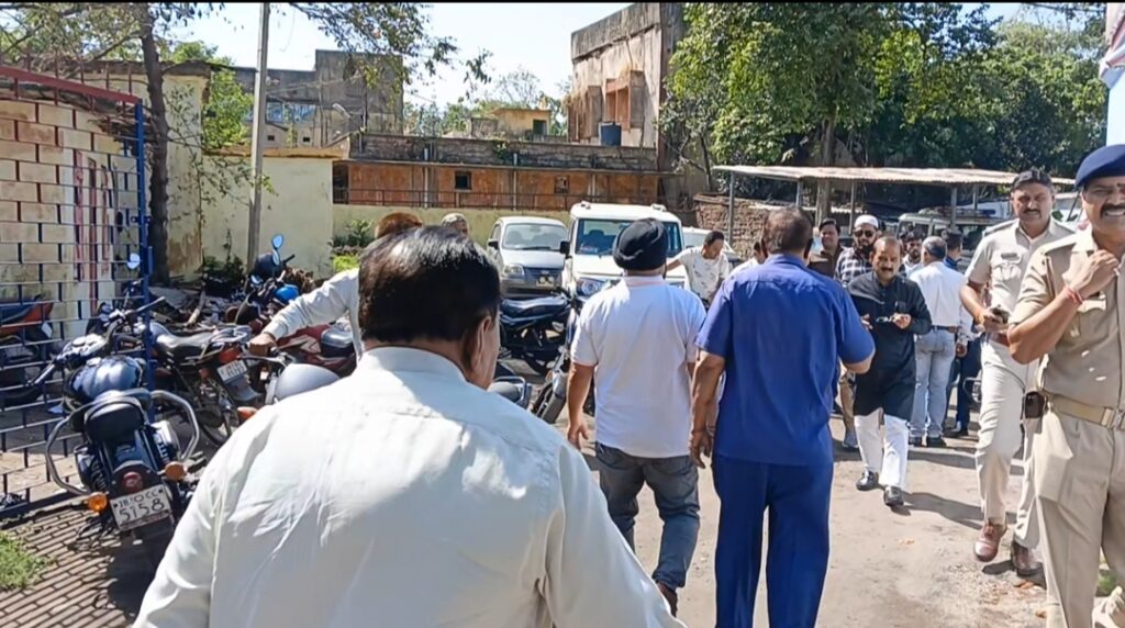 आर्य समाज की पहल, नकद वेतन देने का प्रस्ताव