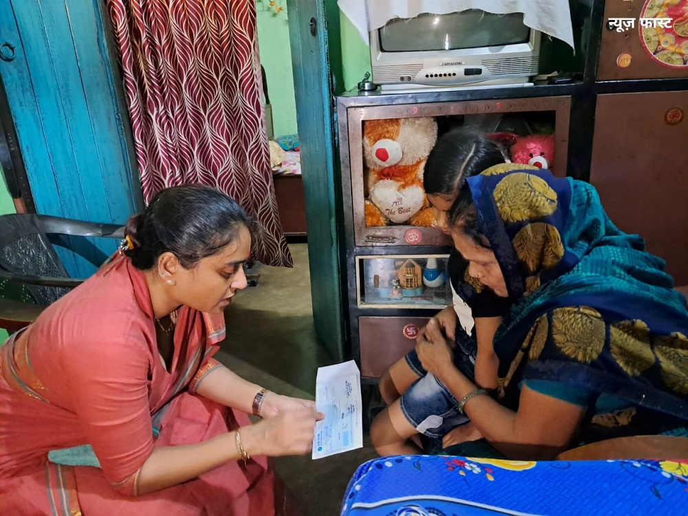 झरिया विधायक पूर्णिमा नीरज सिंह ने बीमार पत्रकार दीपक कुमार दुबे को चिकित्सा के लिए मदद की एक लाख रुपये