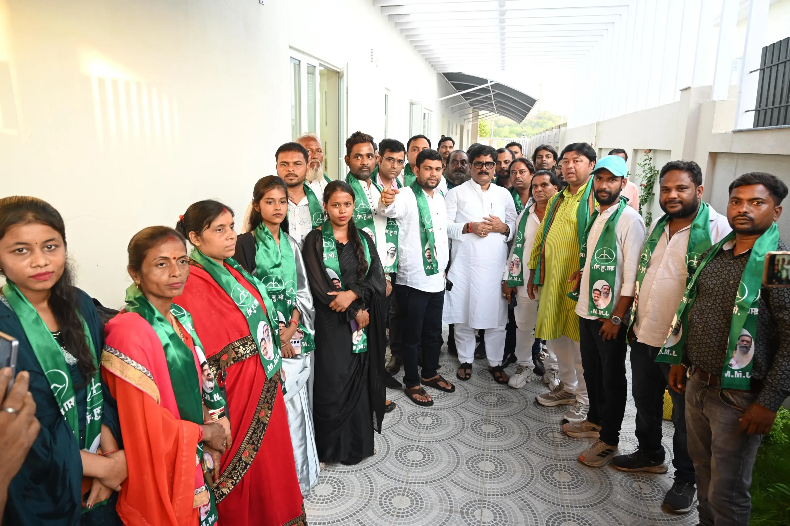 विशाल फोर्स के केंद्रीय अध्यक्ष विशाल वाल्मीकि अपने समर्थकों के साथ झारखंड मुक्ति मोर्चा में हुए शामिल