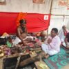 आशीर्वाद करते वाशिष्ठ चौहान